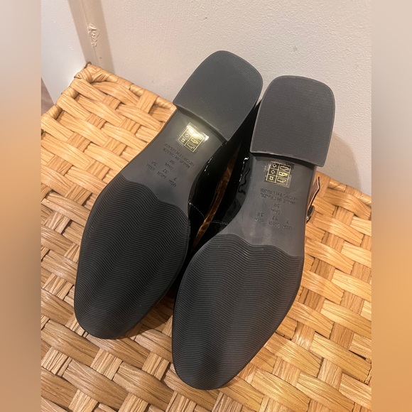 Black Patent Leather Mary Jane Shoes with Heart Buckles - Picture 3 of 4